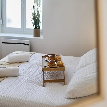 The Winter, Netflix, Downtown, Quiet & Comfortable Apartmán Remeš