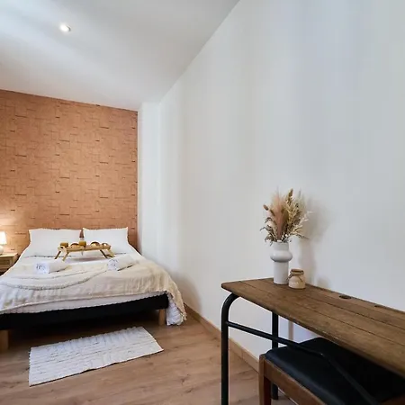 The Winter, Netflix, Downtown, Quiet & Comfortable