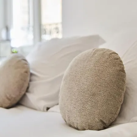 The Winter, Netflix, Downtown, Quiet & Comfortable