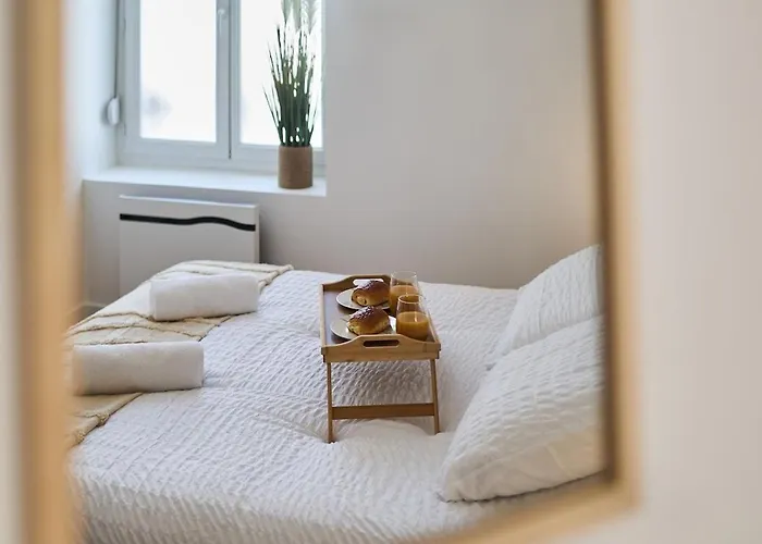 The Winter, Netflix, Downtown, Quiet & Comfortable