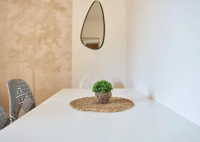 The Winter, Netflix, Downtown, Quiet & Comfortable *